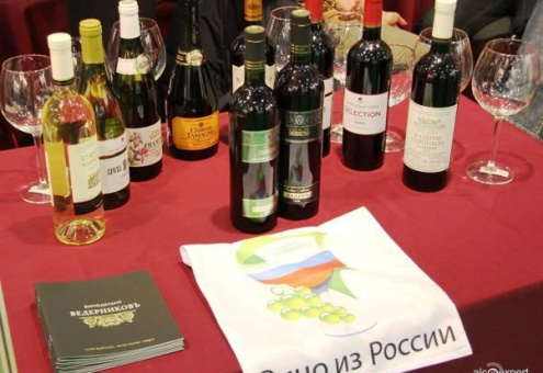Александр Ткачёв предложил разрешить рекламу российского вина после 22:00