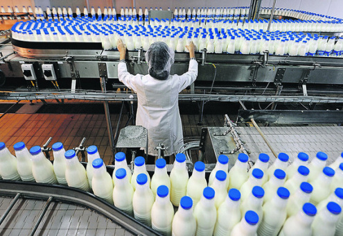 Минсельхоз России позволил восстановленному молоку синеватый оттенок