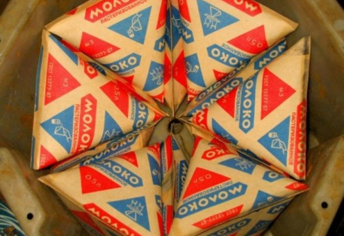 Почему в СССР молоко было в пирамидках и стеклянных бутылках, а еда в бумаге 