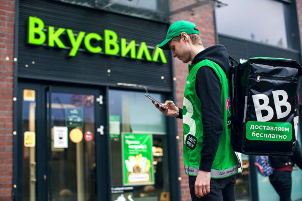 Мы работаем так, чтобы покупатель мог доверять каждому шагу: рецептуре, производству, упаковке и человеку, который приносит заказ к двери.