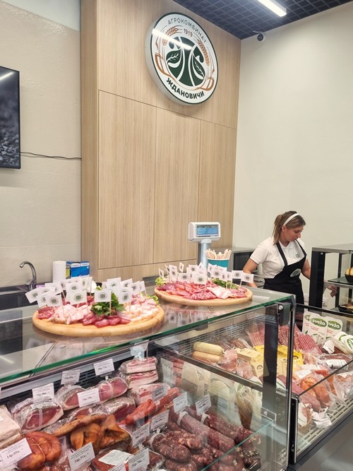 прилавок с мясной продукцией агрокомбината «Ждановичи»