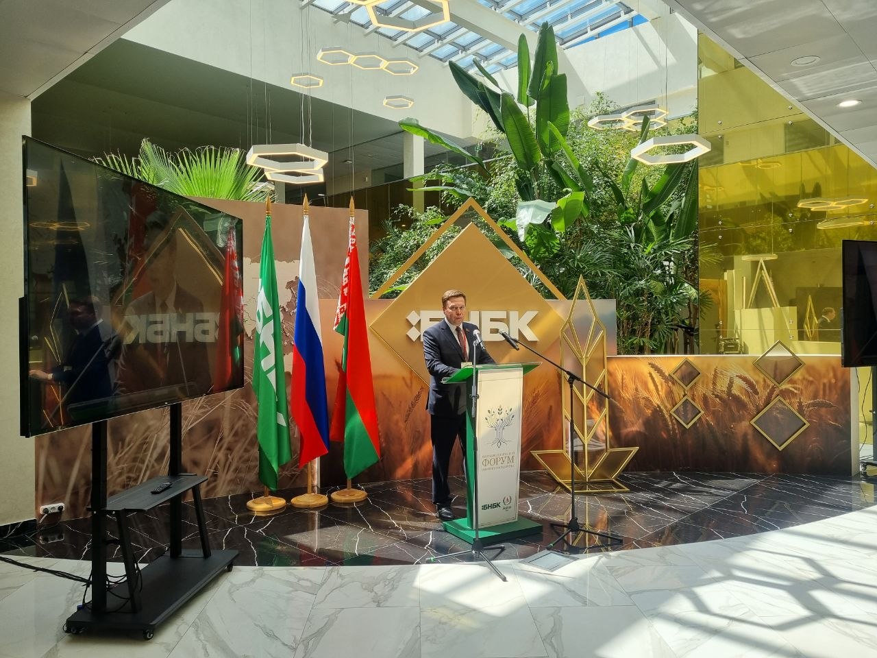генеральный директор ЗАО «БНБК» Сергей Ложечник