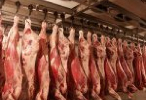 Предельные отпускные цены на потушную говядину и свинину в Беларуси будут повышены