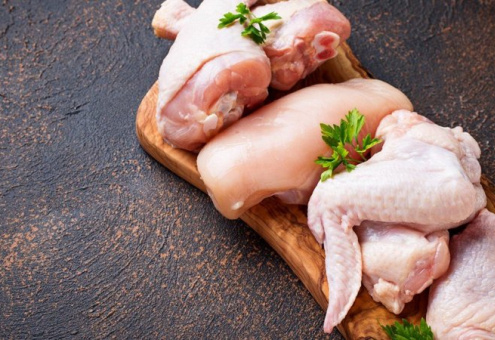 Поставки бразильской курятины растут, способствуя перенасыщению мирового рынка