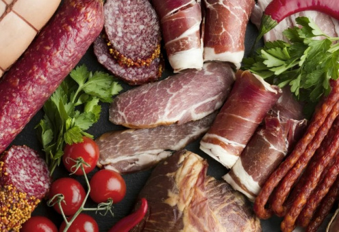 На внутренний рынок поступает более 1000 наименований мясной продукции