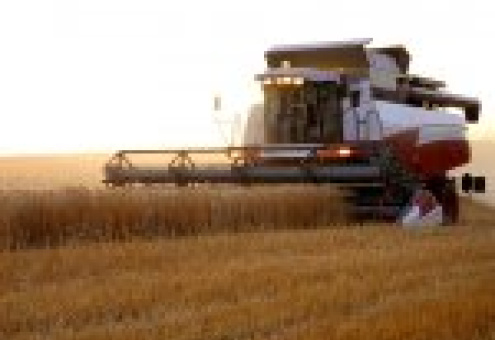 Лукашенко потребовал прекратить закупать импортную сельхозтехнику