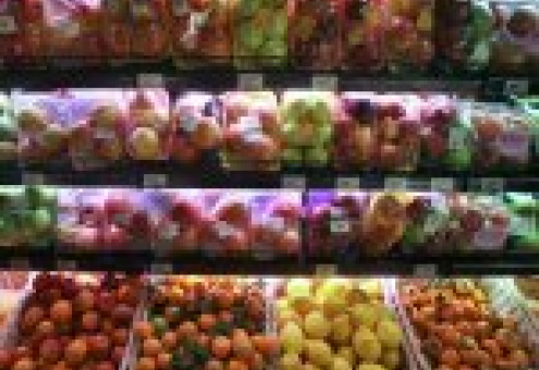 Эксперты рассказали, почему полки с фруктами в магазинах ставят у входа