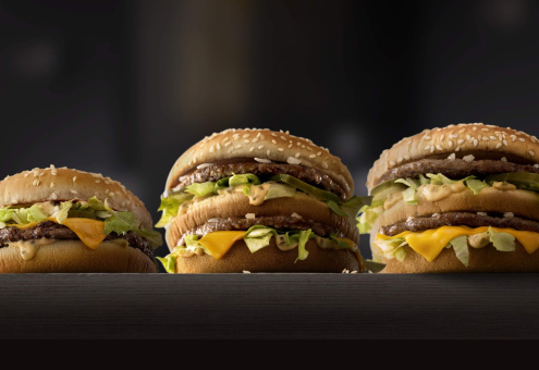 «Макдоналдс» запустил пилотные продажи увеличенного и уменьшенного бургера