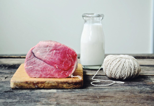 Немецкие эксперты предлагают повысить налог на мясо и молоко