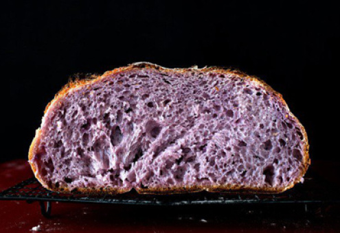  В Сингапуре испекли фиолетовый хлеб