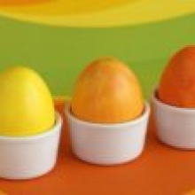 В Японии куры несут цитрусовые яйца