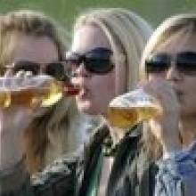 Борьба с уличным пьянством: культура пития еще далека от идеала